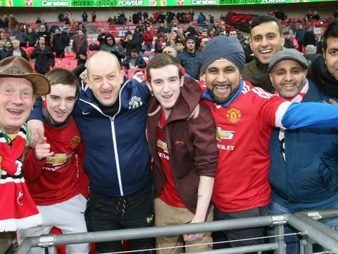 Man Utd lọt vào nhóm những đội bóng hút máu fan 'ghê' nhất NHA