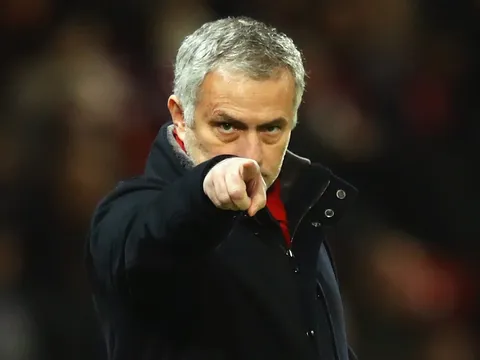 Man Utd mất top 2, Mourinho đem 3 trọng tài ra đổ lỗi