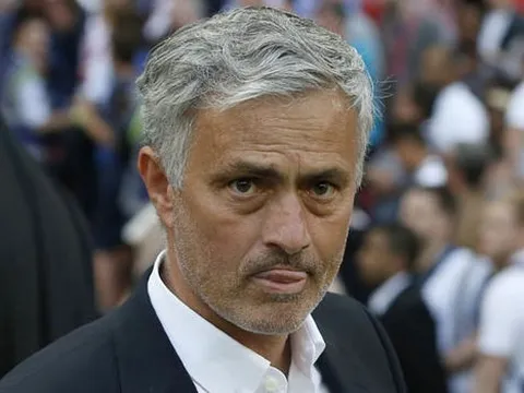 Sao Man Utd cũng cho rằng Mourinho đang cố ý để bị Man Utd sa thải