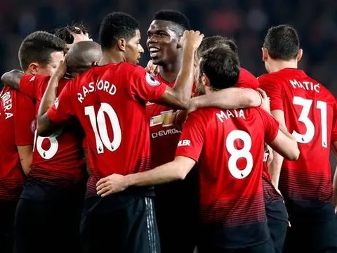"Man Utd quá mạnh. Không cần HLV cũng thắng"