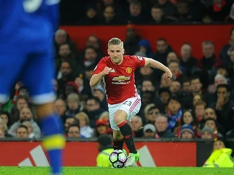 Man Utd sẵn sàng chịu lỗ để tống khứ Luke Shaw