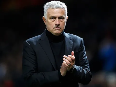 Man Utd thắng, nhưng đã đến lúc Mourinho nghĩ về phiên chợ Đông