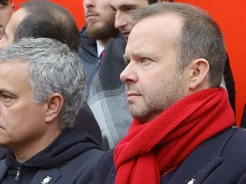 Sau Mourinho, đến lượt Ed Woodward bị CĐV Man Utd 'tổng sỉ vả'