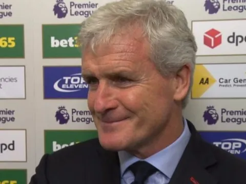 Mark Hughes: Tôi đã bảo Mourinho 'cút đi'