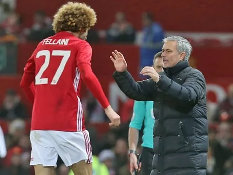 Ryan Giggs: 'Marouane Fellaini đang trả nợ Jose Mourinho'
