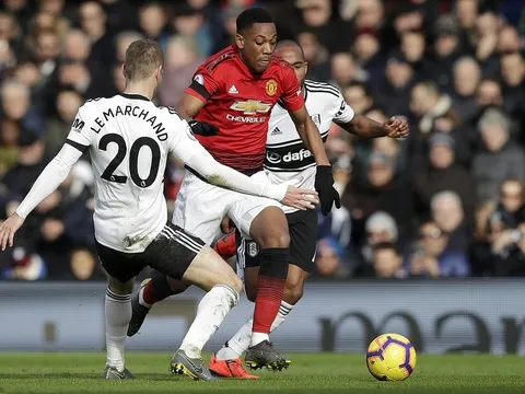 Martial đi bóng như Ronaldo, dứt điểm như Thierry Henry