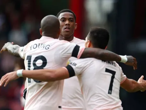 Martial phá vỡ giới hạn bản thân, Man United áp sát top 4