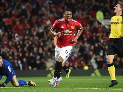 Martial tột đỉnh thăng hoa, Mourinho nói lời "mát ruột"