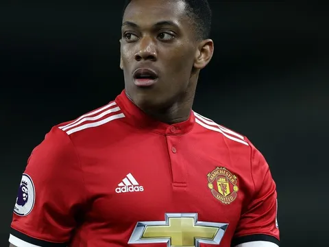 Hết được tin tưởng, sao Man Utd 'đào tẩu' đến đội bóng kình địch