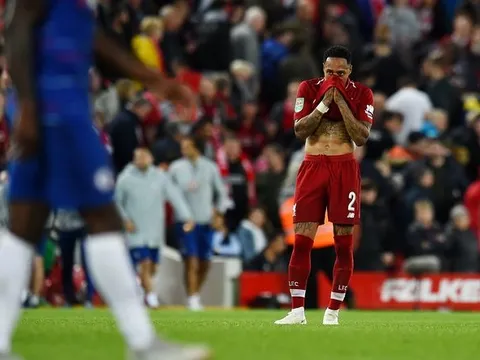 Mất chỗ vào lớp trẻ, sao Liverpool tính đường tháo chạy