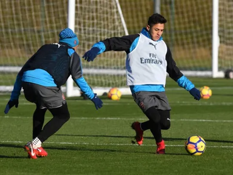 Mất Lacazette, Wenger liên tục 'nhồi bài' cho Sanchez