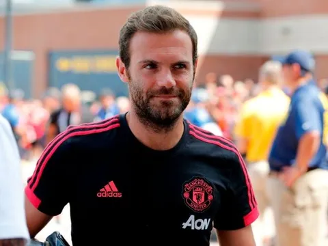 Mata phản ứng khi bị HLV Mourinho gạt khỏi danh sách đăng ký thi đấu