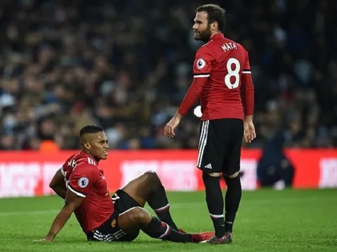 Mata thất thần nhìn Valencia nghỉ đến hết năm
