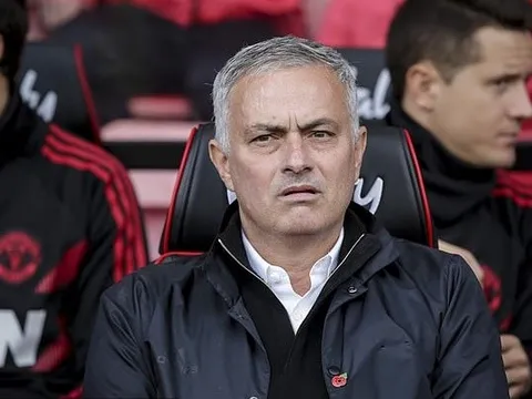 Matic tiết lộ sốc: "Cầu thủ Man Utd trốn Mourinho trên sân tập"