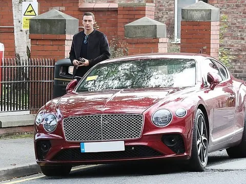Sao thất sủng Man United bị phạt vì chiếc Bentley 140.000 bảng mới mua