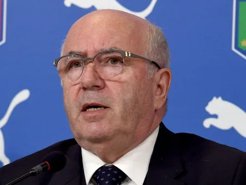 Ơn giời, cuối cùng chủ tịch LĐBĐ Italia đã lên tiếng!