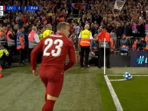 Liverpool chiến thắng nhưng có một người ở Anfield không hạnh phúc?