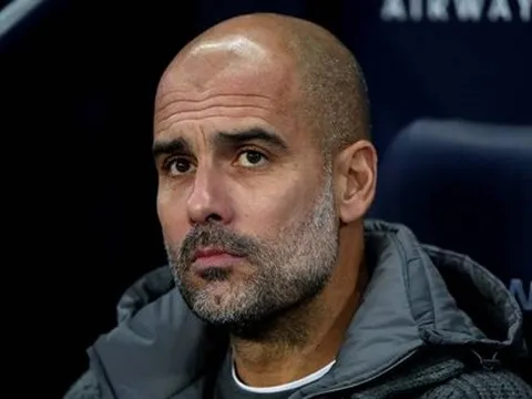 Gương mặt vô hồn của Pep vì không biết chuyện gì xảy ra với Man City