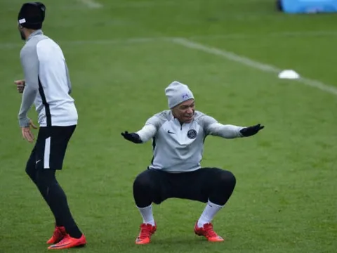 Mbappe liên tục pha trò khiến Neymar không thể nhịn cười