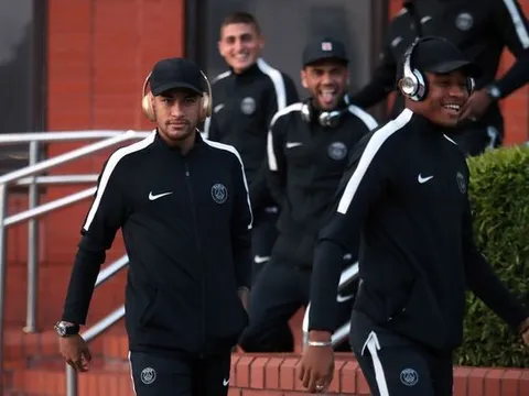Mbappe & Neymar dẫn đầu đoàn quân PSG đổ bộ Glasgow