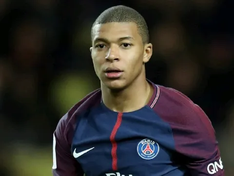 Mbappe tưởng mình đang chơi bóng cho Monaco?