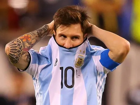 'Lionel Messi từng khóc thảm thiết như đứa trẻ đòi mẹ'