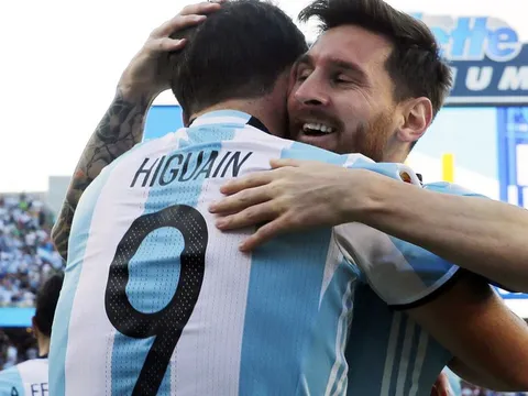 Messi: "Higuain là một trong những tiền đạo xuất sắc nhất thế giới"