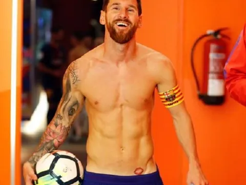 Messi khoe hình xăm mới sau đại thắng Espanyol