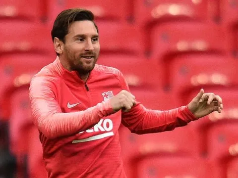 Messi phát tướng đáng kinh ngạc trong ngày đặt chân đến Wembley