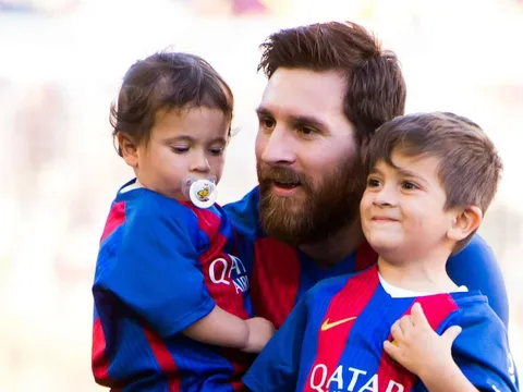 Messi tiết lộ bị con trai chỉ trích vì đá dở