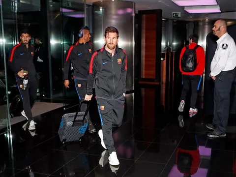 Messi và đồng đội đã có mặt ở Madrid, El Clasico nóng lên từng giờ