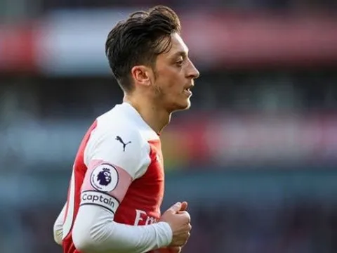 Vì sao Ozil bị loại khỏi đội hình Arsenal đấu Fulham?