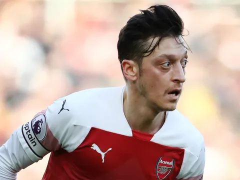 'Ozil đánh mất động lực thi đấu ngay trong hiệp 1'