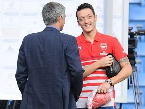 Mesut Ozil: “Chiêu đặc biệt” của Mourinho trong phiên chợ đông