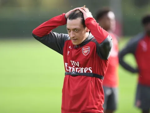 Mesut Ozil lần đầu lên tiếng sau tin đồn đến Man Utd
