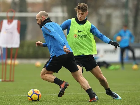 Milan, nửa đỏ u ám, nửa xanh đầy hy vọng