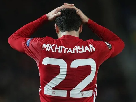 Phía trước Mkhitaryan là tương lai màu xám