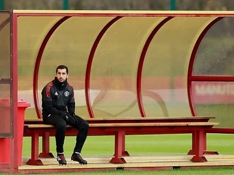 Mkhitaryan suy tư, tự cô lập trên sân tập M.U?