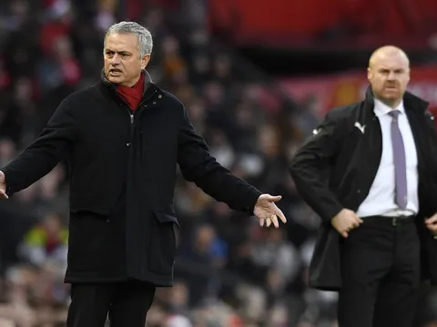 MU thoát thua sân nhà: Mourinho khóc lóc, đổ lỗi cho đồng tiền