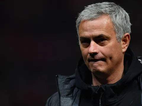 MU bị loại tủi hổ: Thảm họa liên hoàn của Mourinho