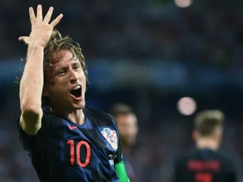 Tiết lộ: Arsenal chiêu mộ hụt đương kim QBV 2018 vì... Arsene Wenger