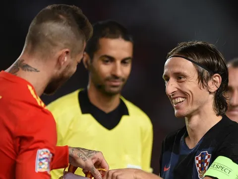 Modric nói lời công bằng với Ramos sau phát ngôn của "trung vệ xuất sắc nhất thế giới"