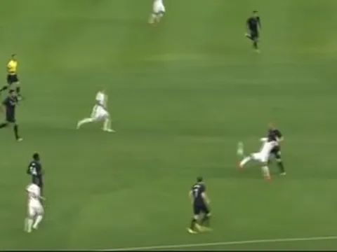 Mohamed Salah từng làm khổ Liverpool thế nào?