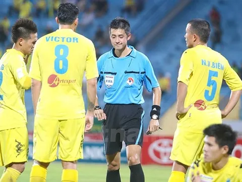 Mời trọng tài ngoại thổi V-League: Trưởng ban trọng tài có đau?
