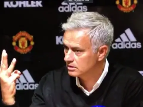 Mourinho 'phát điên' sau thảm bại trước Tottenham