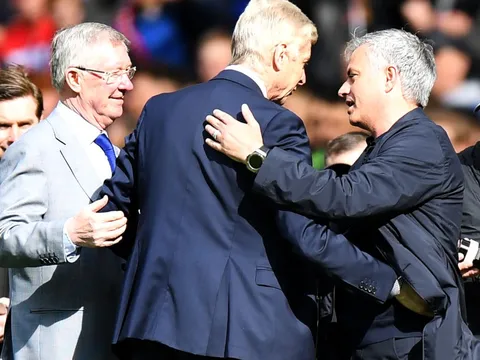 Mourinho bị fan Chelsea so sánh với Wenger vì tai nạn hy hữu