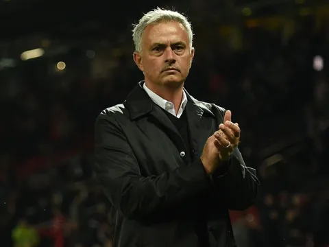 Mourinho nói lời khiến các trung vệ MU hoang mang tột độ
