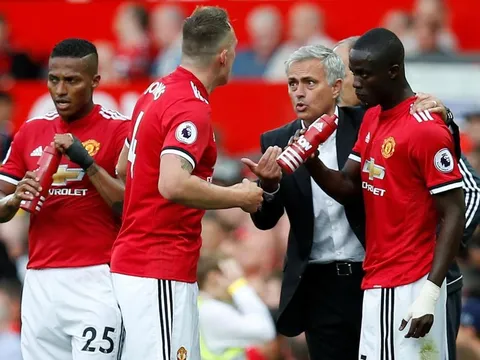 Mourinho cảnh báo cầu thủ MU: Đừng hưng phấn quá đà!