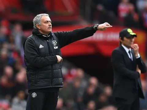 Mourinho: Chelsea của tôi đáng xem hơn Chelsea của Conte