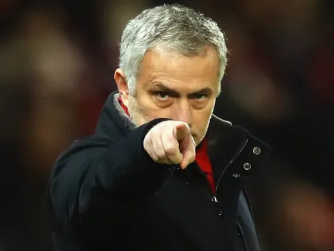 Quá tam ba bận, Mourinho chỉ đạo M.U dốc toàn lực chiêu mộ sao Arsenal